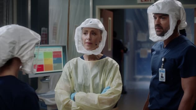 Saving Two Doctors - Grey's Anatomy Season 17 Episode 5