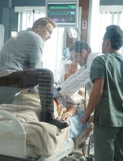 Put A Foot In - tall  - Grey's Anatomy Season 16 Episode 4