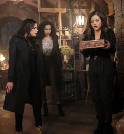 Maggie Finds A Box - Charmed (2018) Season 1 Episode 7