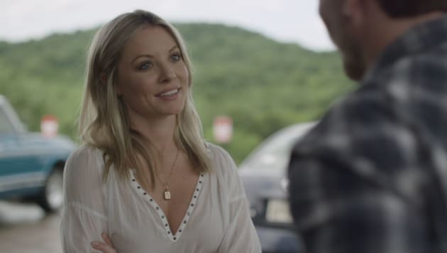 Jessie stares at Deacon - Nashville Season 5 Episode 22