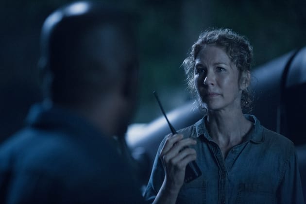 Outgoing Transmission Fear The Walking Dead Season 4 Episode 13 Tv Fanatic
