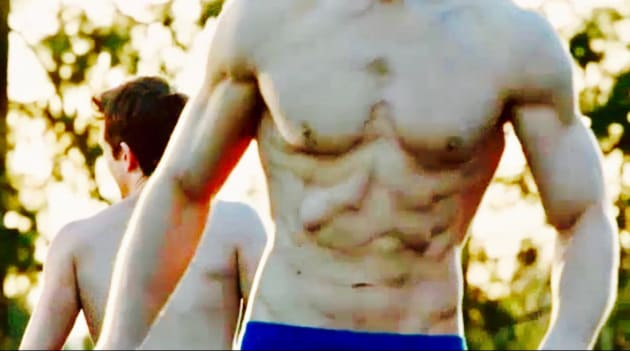 Yowsa! The abs of a superstar! - UnREAL Season 3 Episode 6