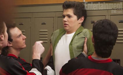 Damian McGinty Debuts on Glee: First Look!