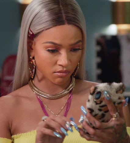 Googling a Racist - Claws Season 3 Episode 8