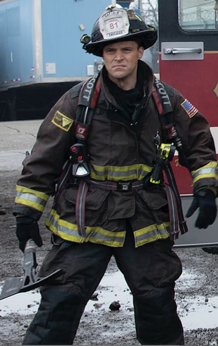 Casey on scene - Chicago Fire Season 8 Episode 20