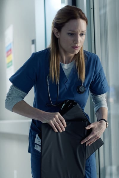 Mags Collapses - Transplant Temporada 1 Episodio 9