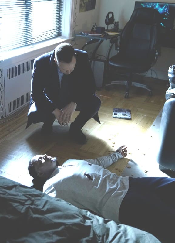 (TALL) A Fatal Shooting - Blue Bloods Season 9 Episode 15
