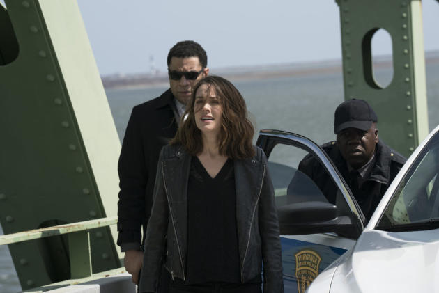 Liz and Harold lie in wait - The Blacklist Season 4 Episode 22