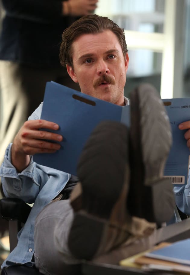 Something Important - Lethal Weapon Season 1 Episode 12