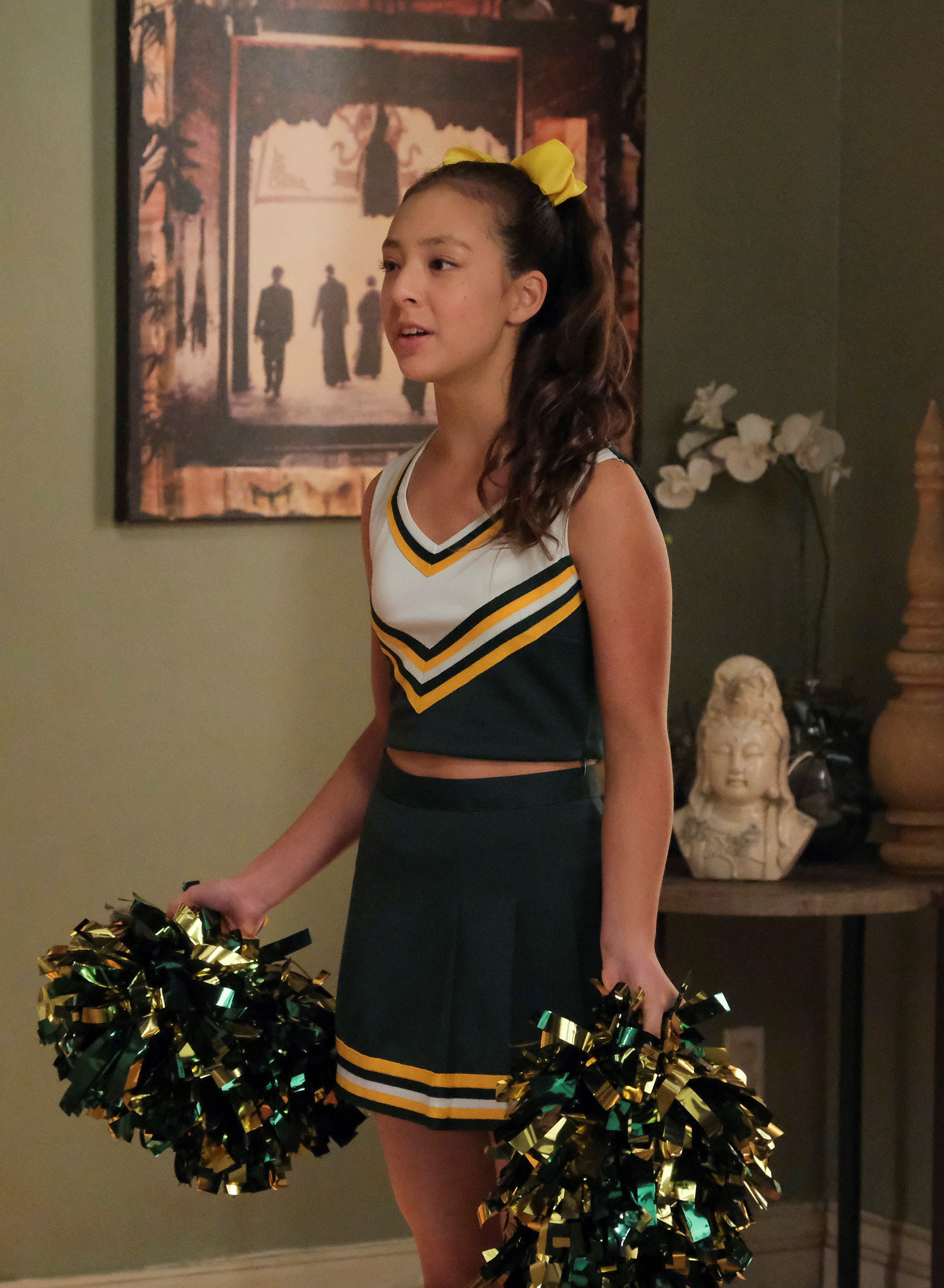 30 Modern Family Wallpapers Coolest Things   Lily The Cheerleader On And Off Halloween Modern Family S11e5