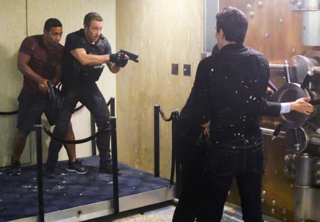 Into the Vault - Hawaii Five-0 Season 8 Episode 7