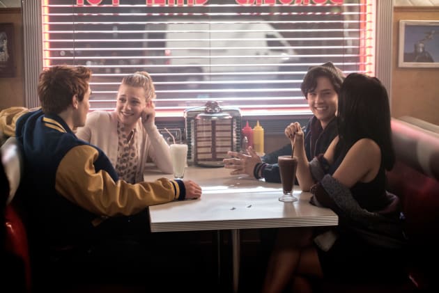 The Gang Together - Riverdale Season 1 Episode 2