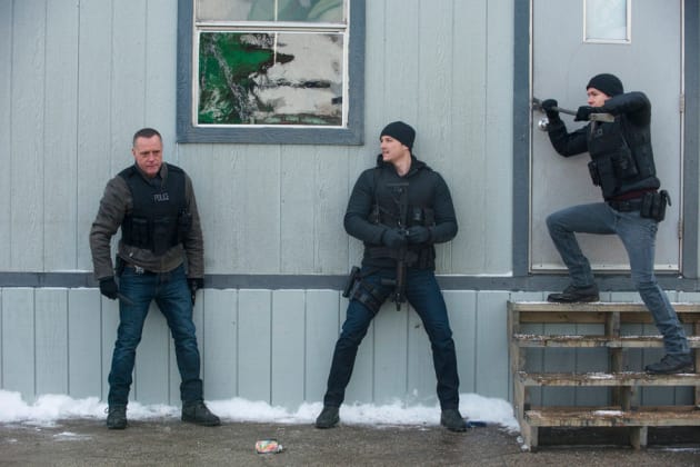 Breaking and Entering - Chicago PD Season 3 Episode 15