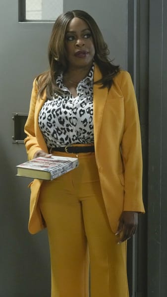 Simone - The Rookie: Feds Season 1 Episode 20