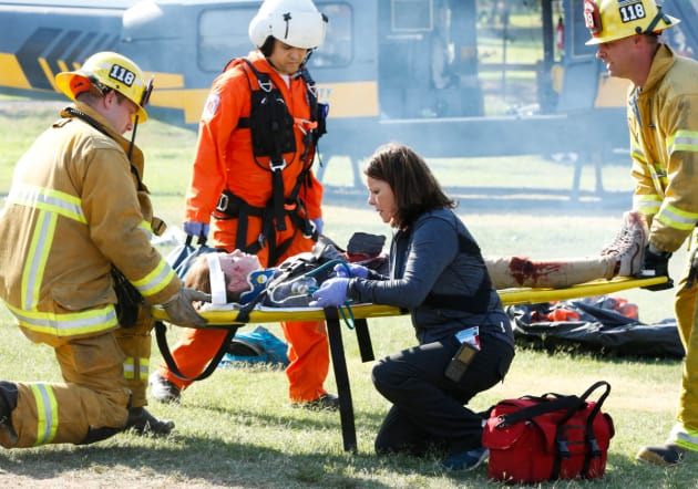 Code Black Season 3 Episode 5 Review: Cabin Pressure - TV ...