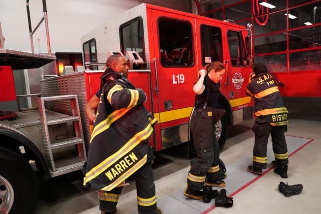 Warren and Andi Leaving to Fight Fire - Station 19 Season 1 Episode 1