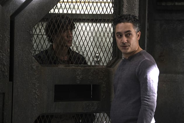 Conferring - The 100 Season 3 Episode 8