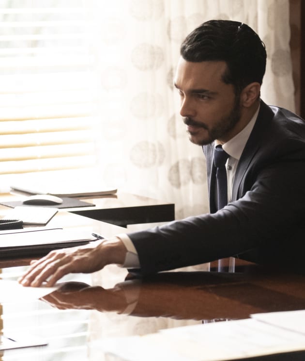 Sign Your Life Away - Grand Hotel Season 1 Episode 13