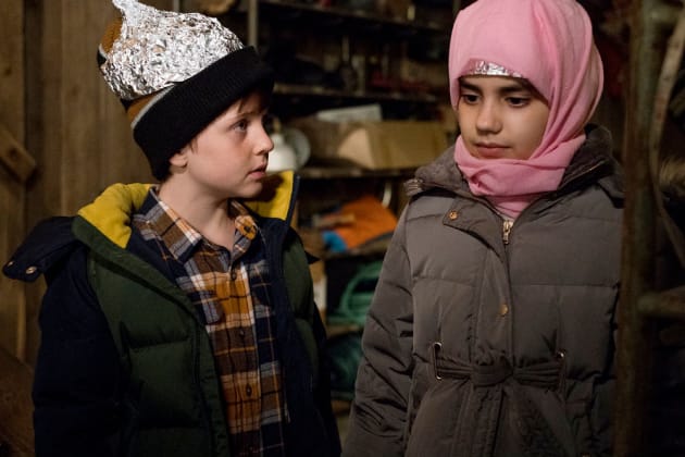Max and Sahar Plot to Expose Henry - Resident Alien Season 1 Episode 4