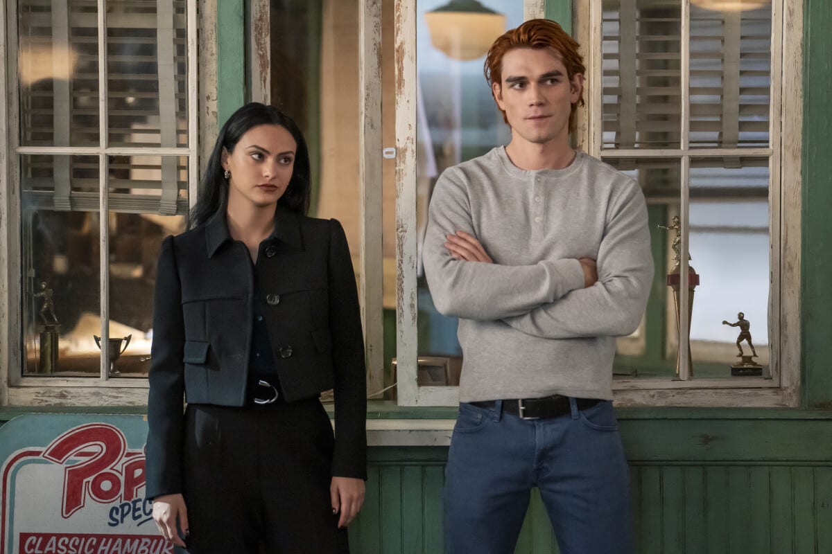 Riverdale episode 4 season clearance 3 online