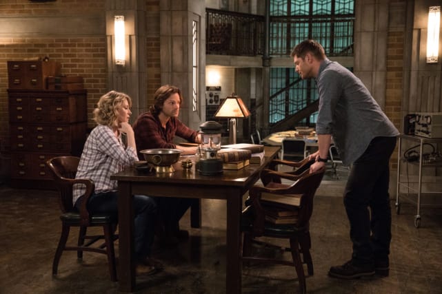 Sam, Dean and Mary map out a plan - Supernatural Season 12 Episode 23