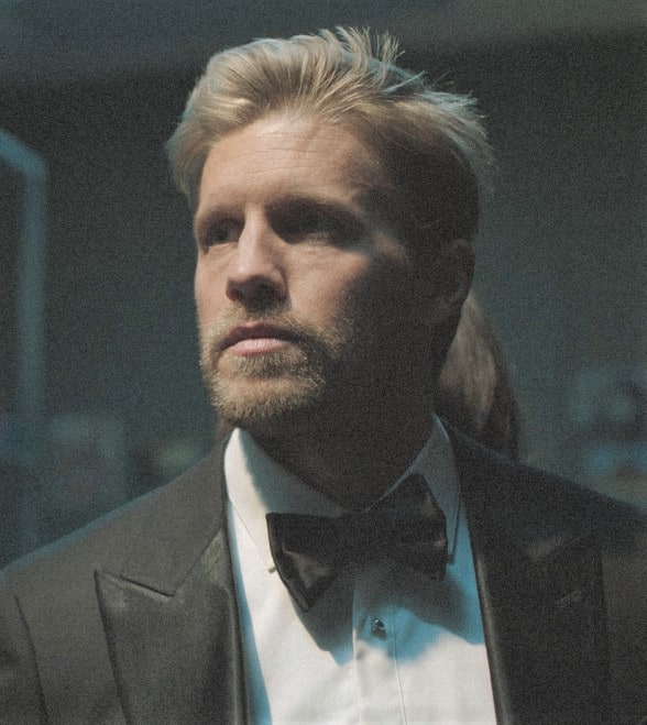 Determined Agent - Blood & Treasure Season 1 Episode 13