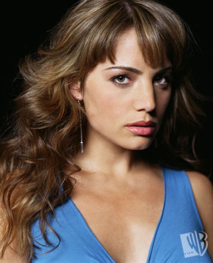 Erica Durance As Lois Lane Tv Fanatic