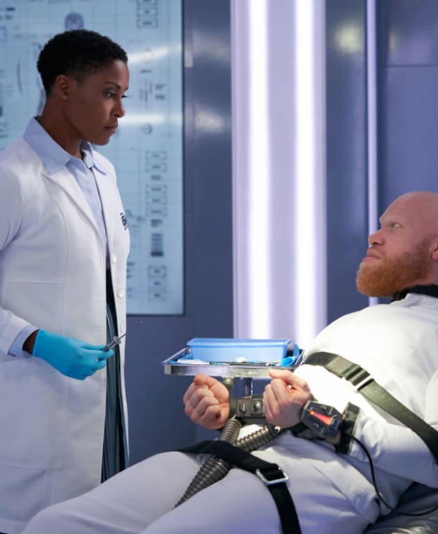 Doctor & Patient - Tall - Black Lightning Season 3 Episode 5