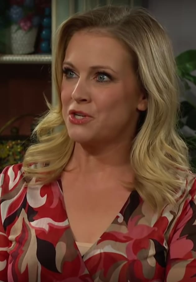 Sabrina The Teenage Witch Melissa Joan Hart Reunites With Salem In Late Late Show Sketch Tv Fanatic