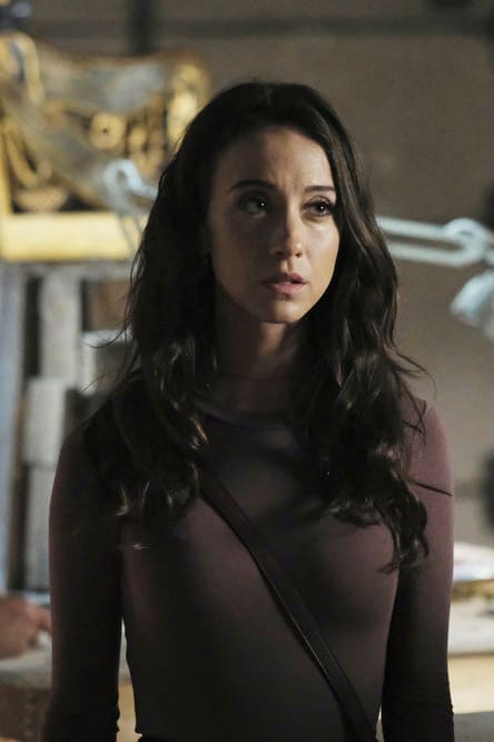 Julia Looks at the Drunk Monster - The Magicians Season 4 Episode 6