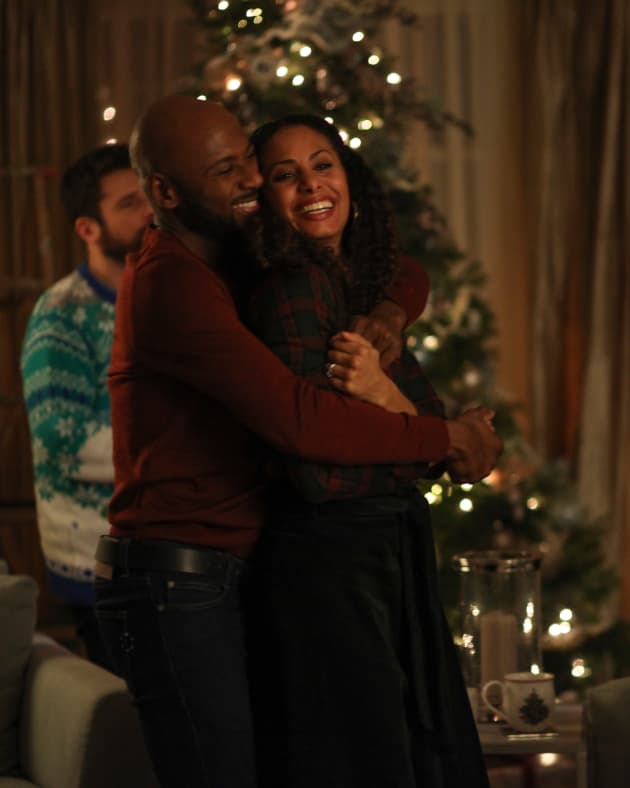 Cute Couples and Mistletoe - A Million Little Things Season 1 Episode 10