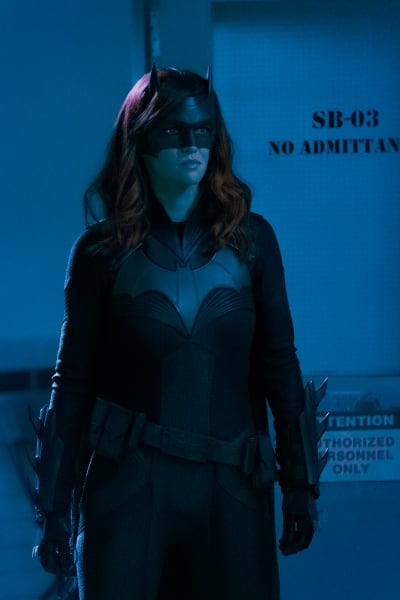 In the Mad House - Batwoman Season 1 Episode 19