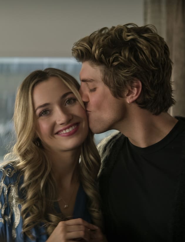 Golden Couple -tall - YOU Season 4 Episode 2