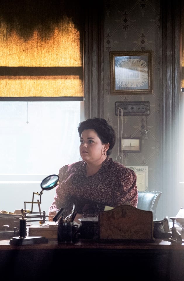 Assistant Recovering - The Alienist: Angel of Darkness Season 1 Episode 5
