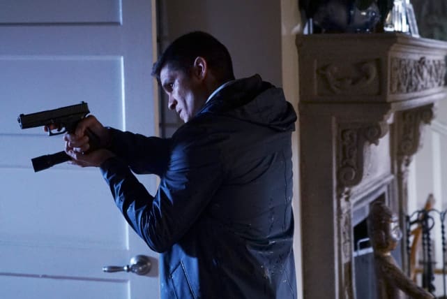 I've Got A Gun! - Pretty Little Liars Season 7 Episode 9