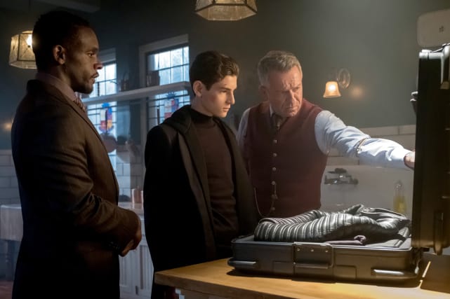 A New Toy - Gotham Season 4 Episode 2