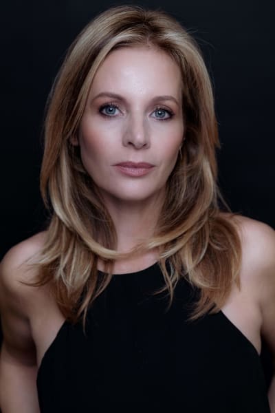 Jessalyn Gilsig Headshot