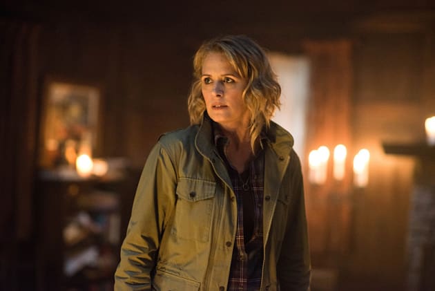 A glow on Mary - Supernatural Season 12 Episode 6