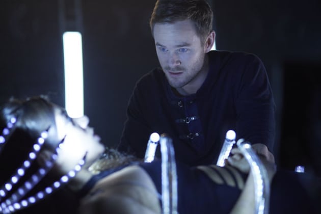 Dutch Hijacks Khlyen's Mind - Killjoys Season 1 Episode 9