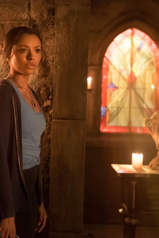 Assembling The Bell The Vampire Diaries Season 8 Episode 10 Tv Fanatic