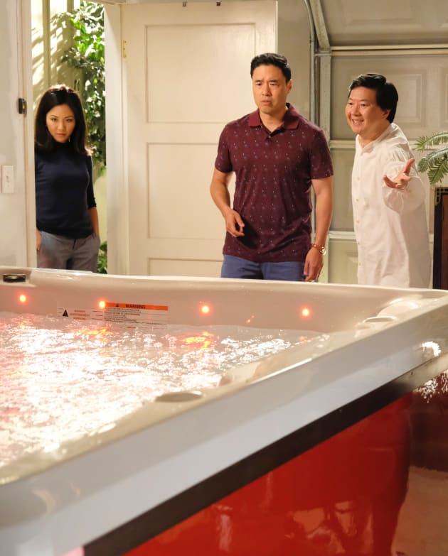 FOB S6E3 - Presenting the hot tub - Fresh Off the Boat Season 6 Episode 3