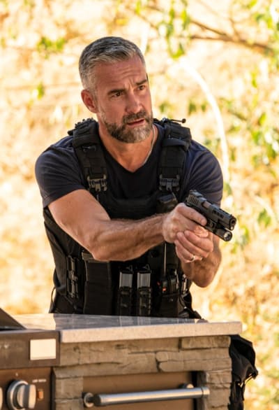 Deacon Armed and Ready - S.W.A.T. Season 4 Episode 2