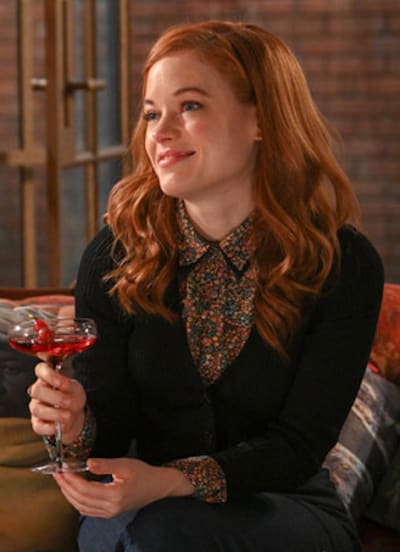 Zoey drinks - Zoey's Extraordinary Playlist Season 2 Episode 9