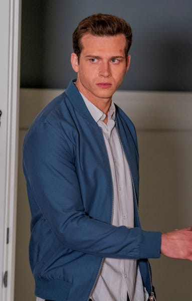 Walking Away - 9-1-1 Season 4 Episode 5
