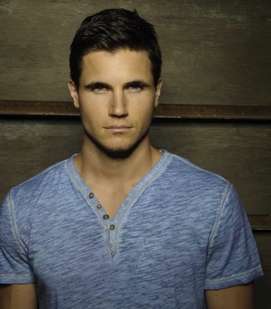 Robbie Amell Cast as One of The Tomorrow People - TV Fanatic
