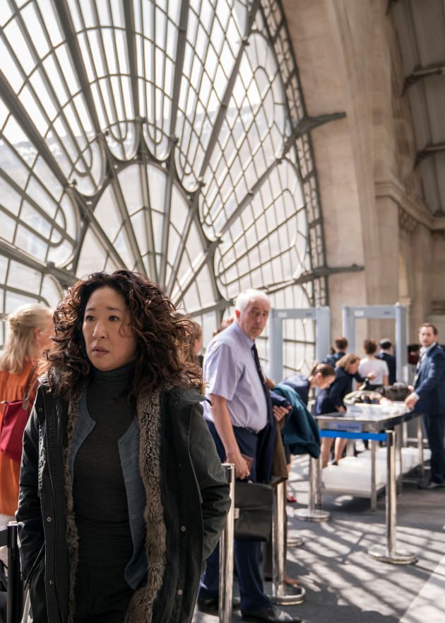 Scurrying Away - Killing Eve Season 2 Episode 1