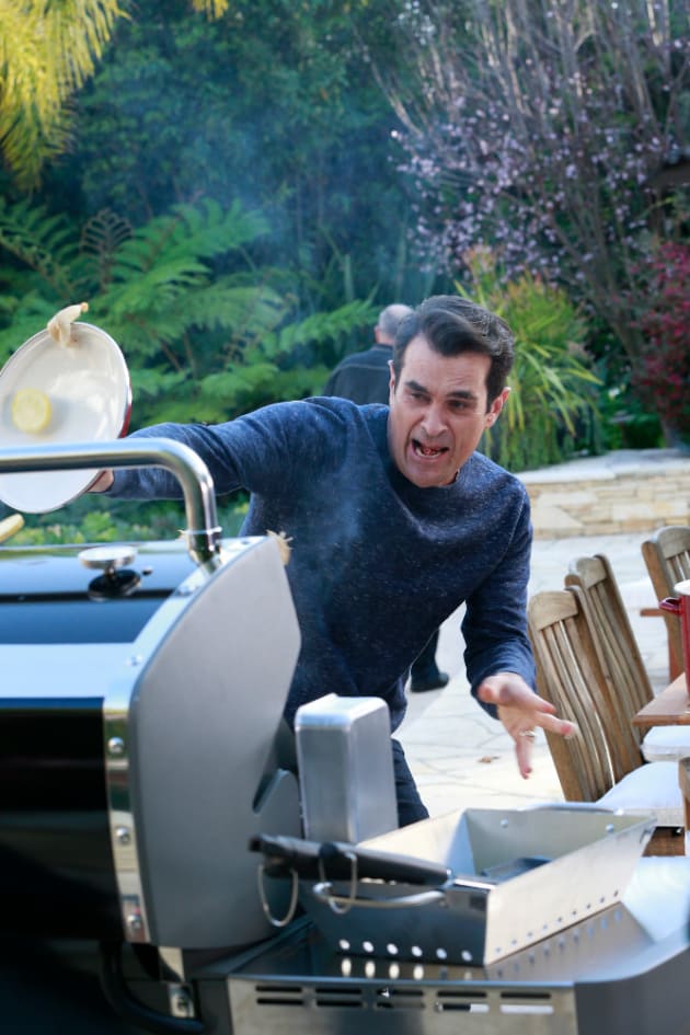 Grill Problems? - Modern Family Season 6 Episode 19