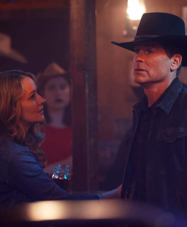 Bar Fighting -tall - 9-1-1: Lone Star Season 3 Episode 11
