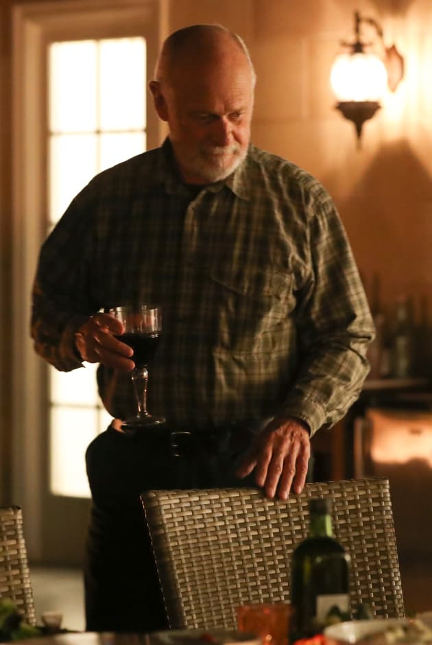A Little Vino - A Million Little Things Season 1 Episode 4