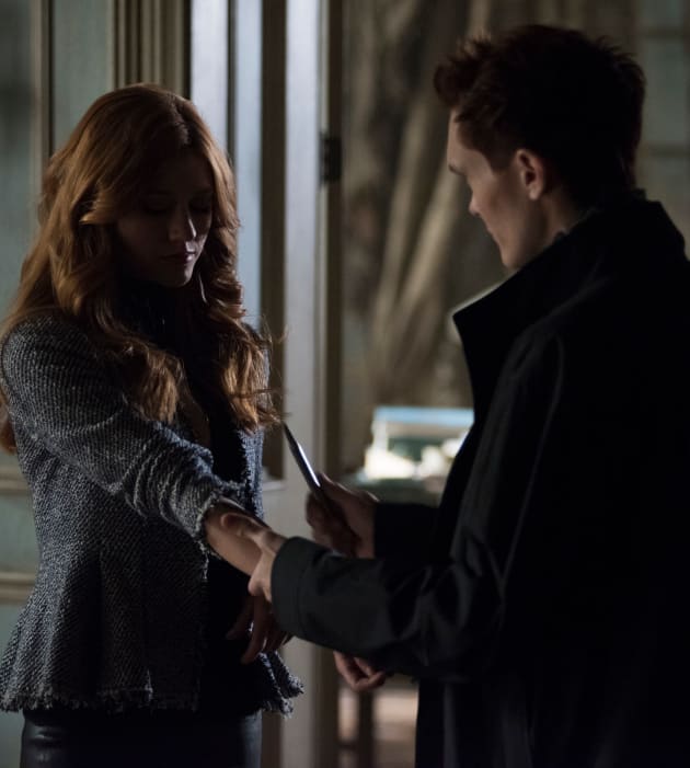 Marking The Rune - Shadowhunters Season 3 Episode 12